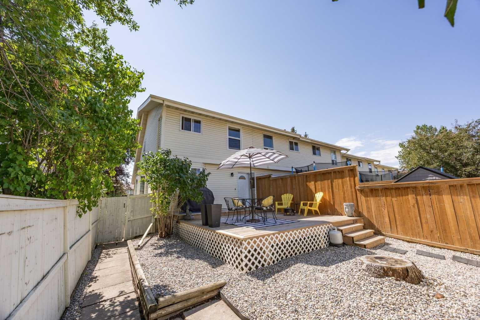 75 Woodhill Court SW