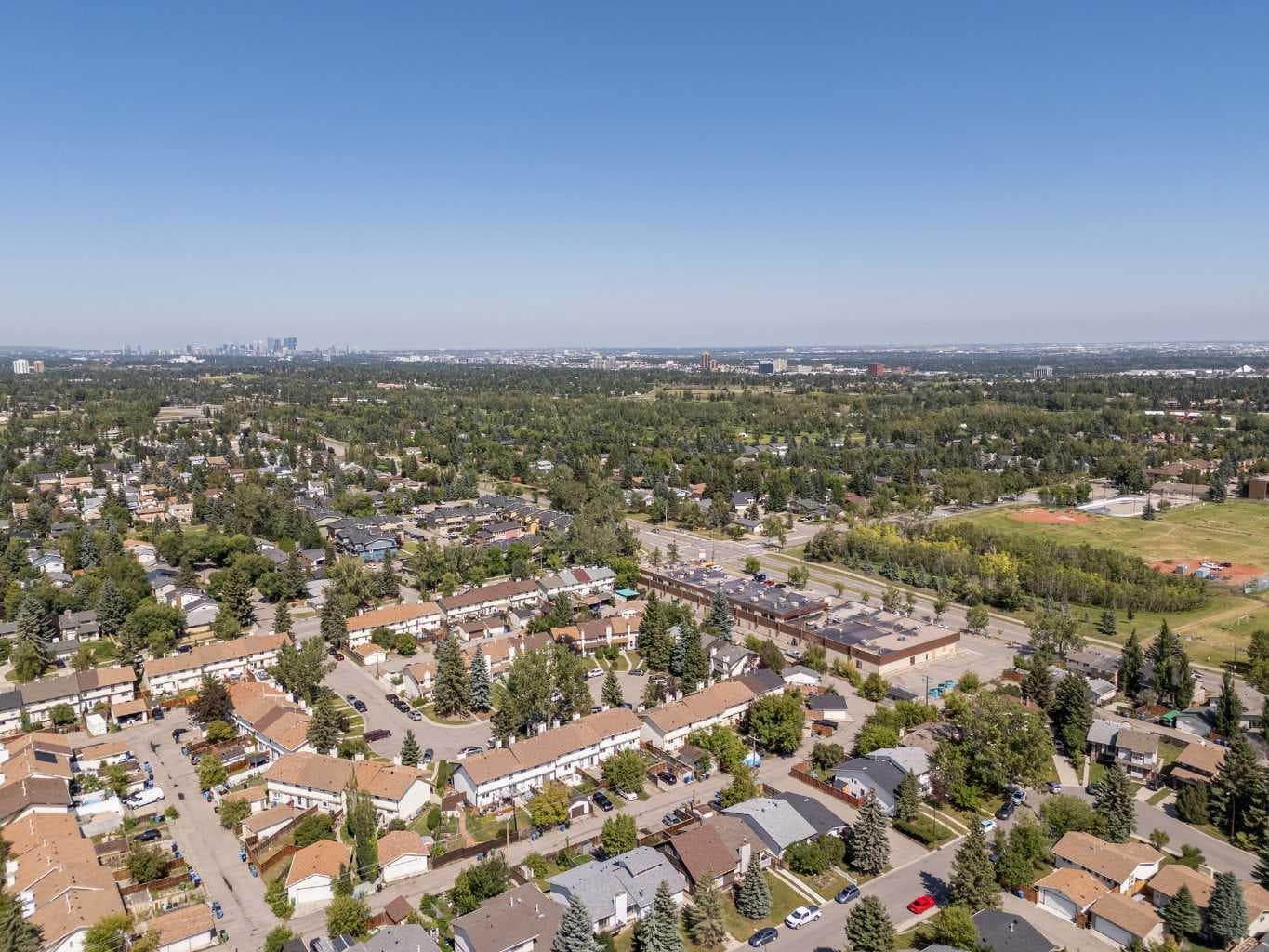 75 Woodhill Court SW