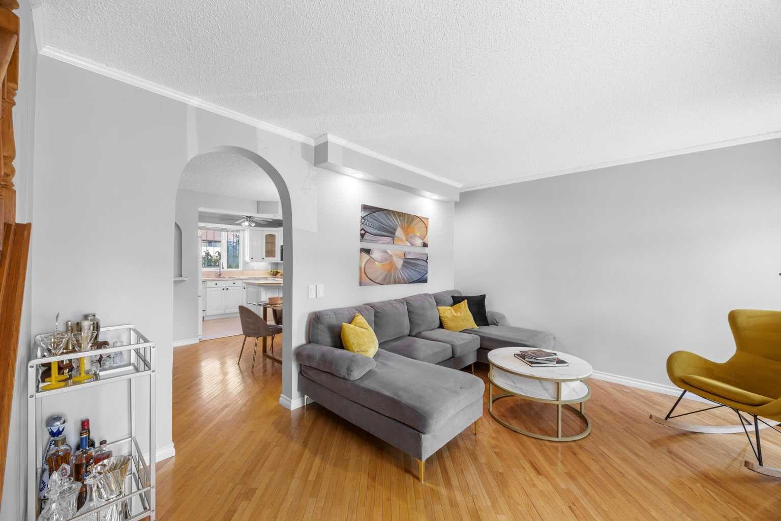 75 Woodhill Court SW