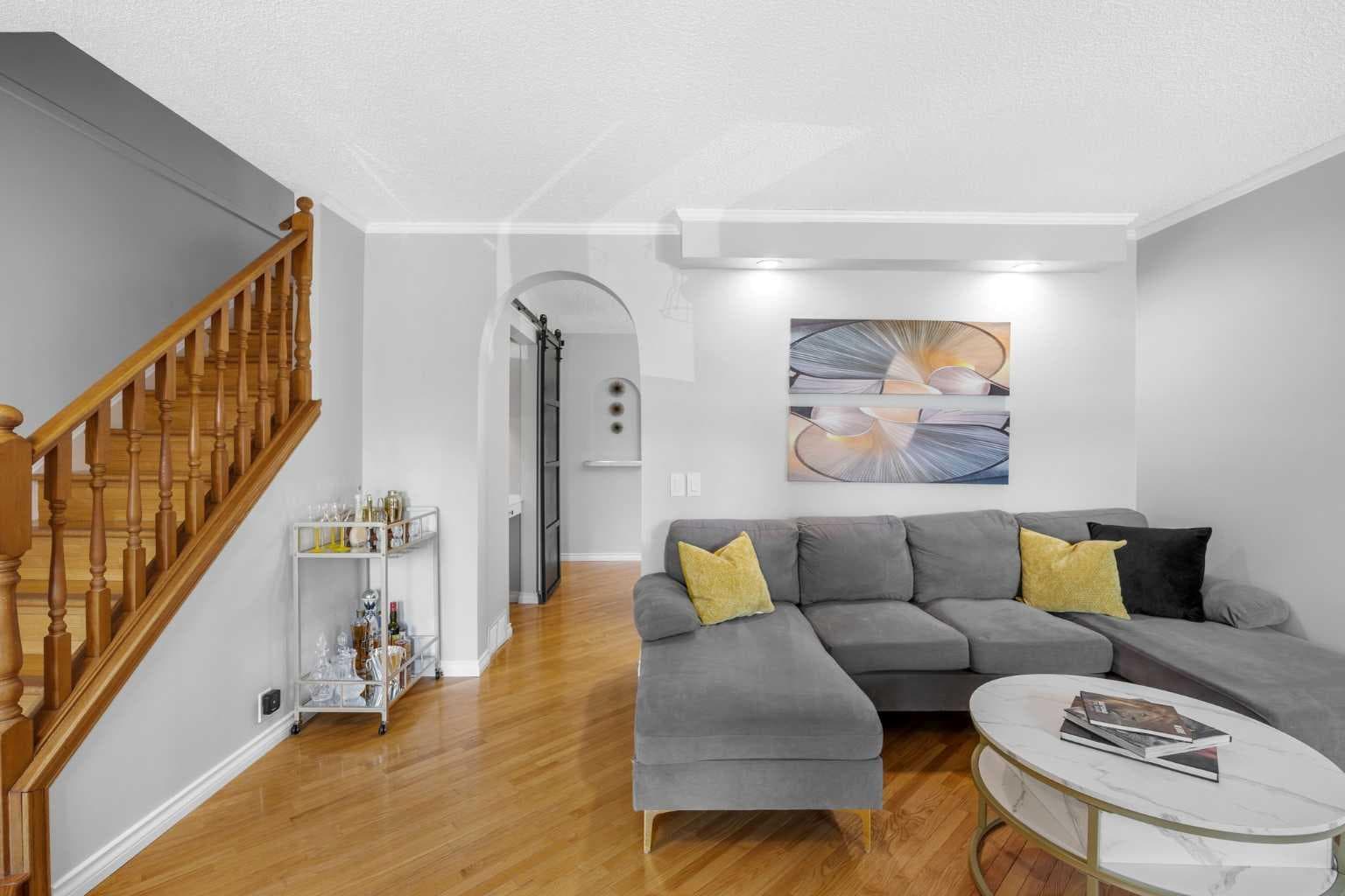 75 Woodhill Court SW