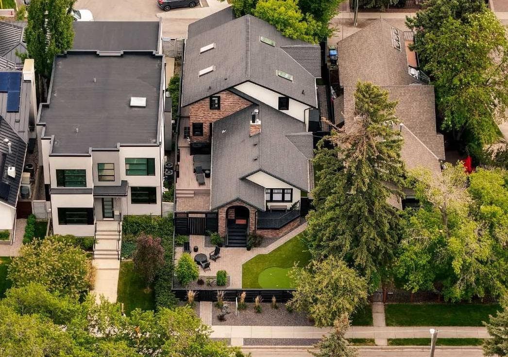 817 Rideau Road SW