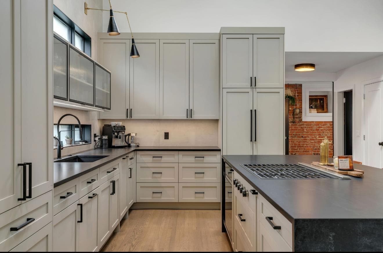 817 Rideau Road SW