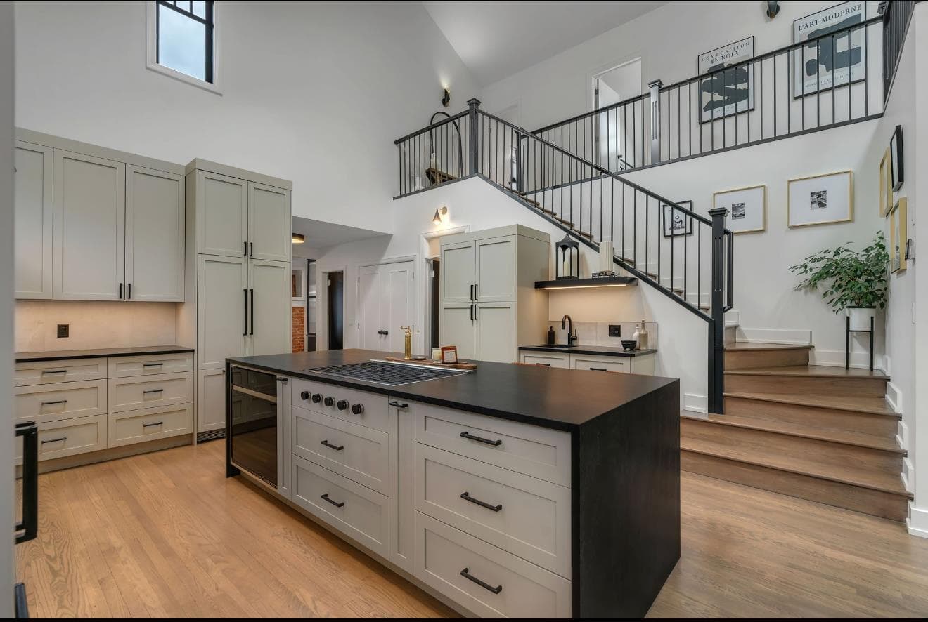 817 Rideau Road SW