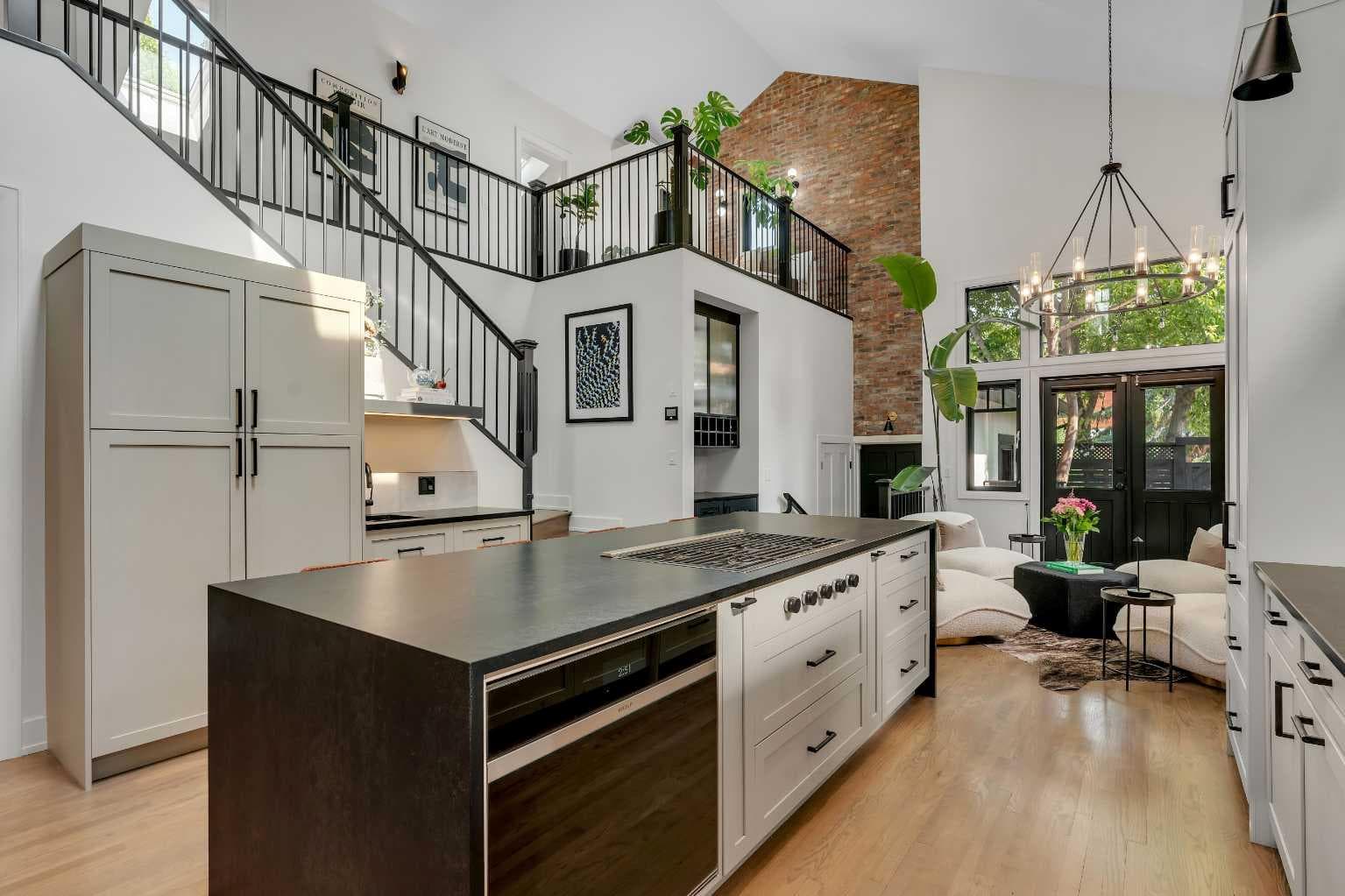 817 Rideau Road SW