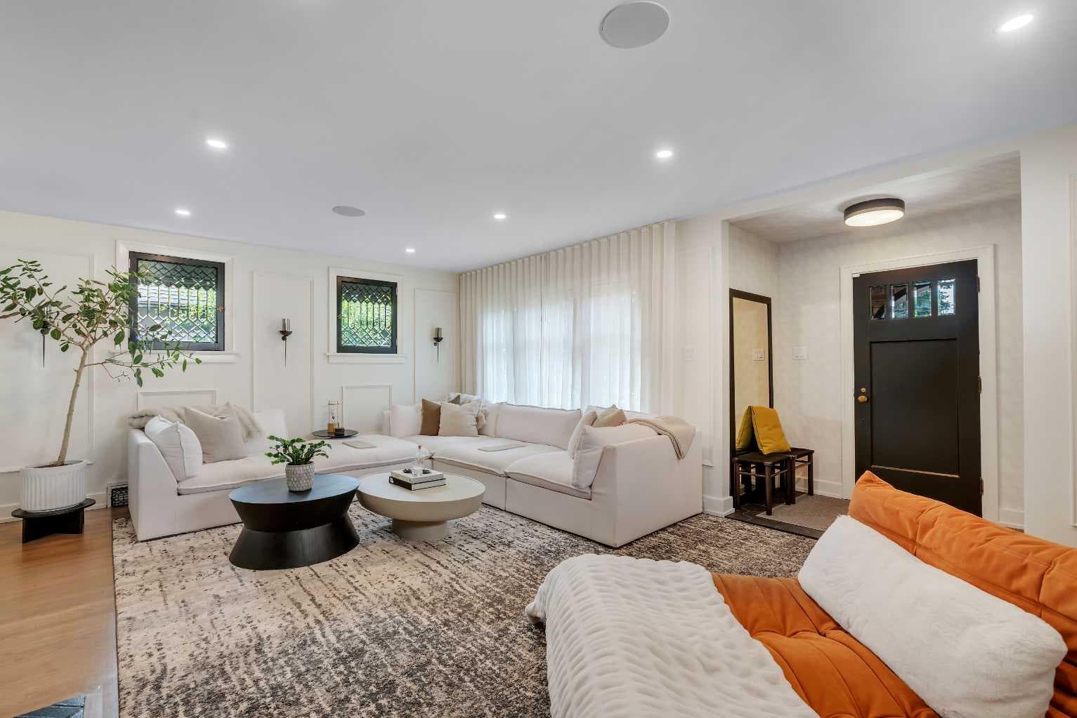 817 Rideau Road SW