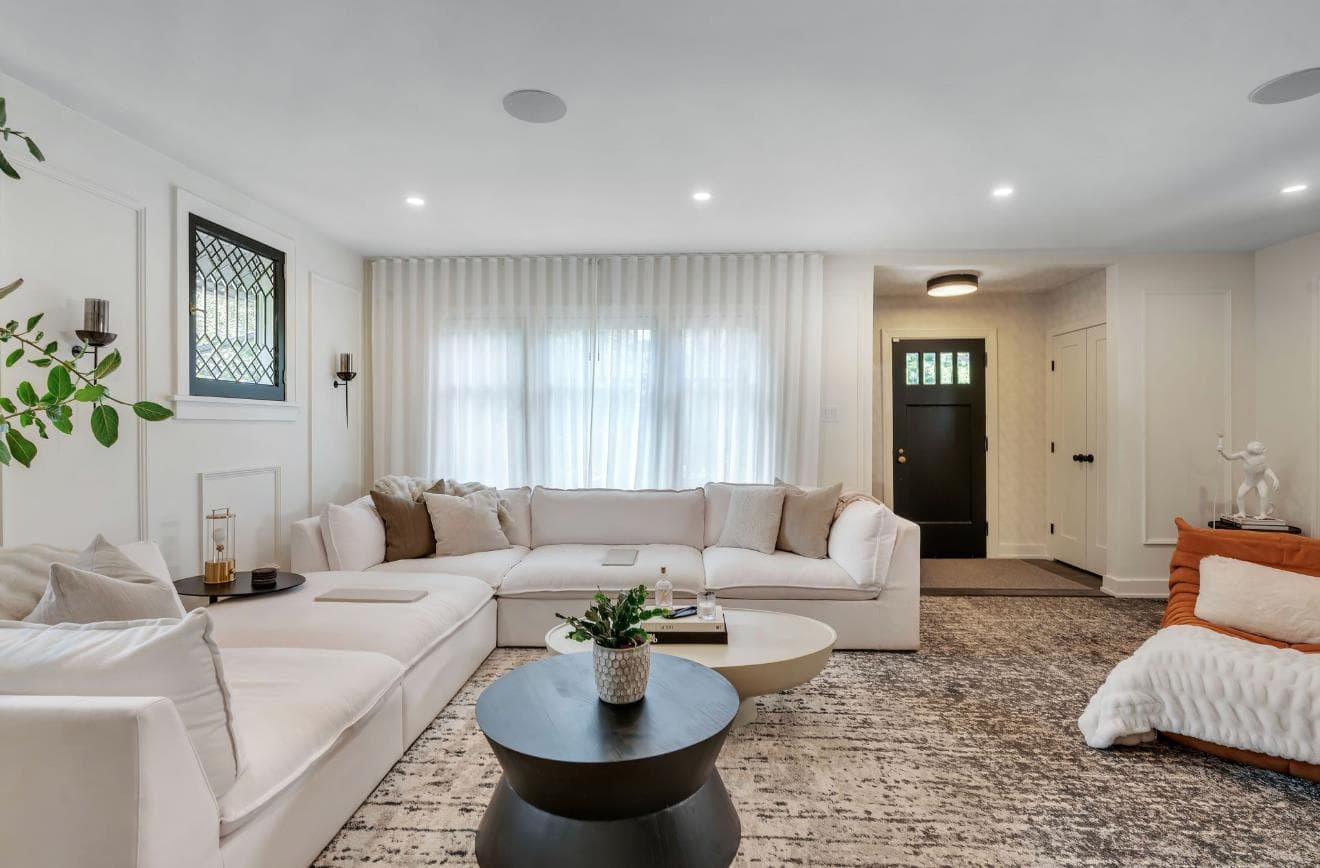 817 Rideau Road SW