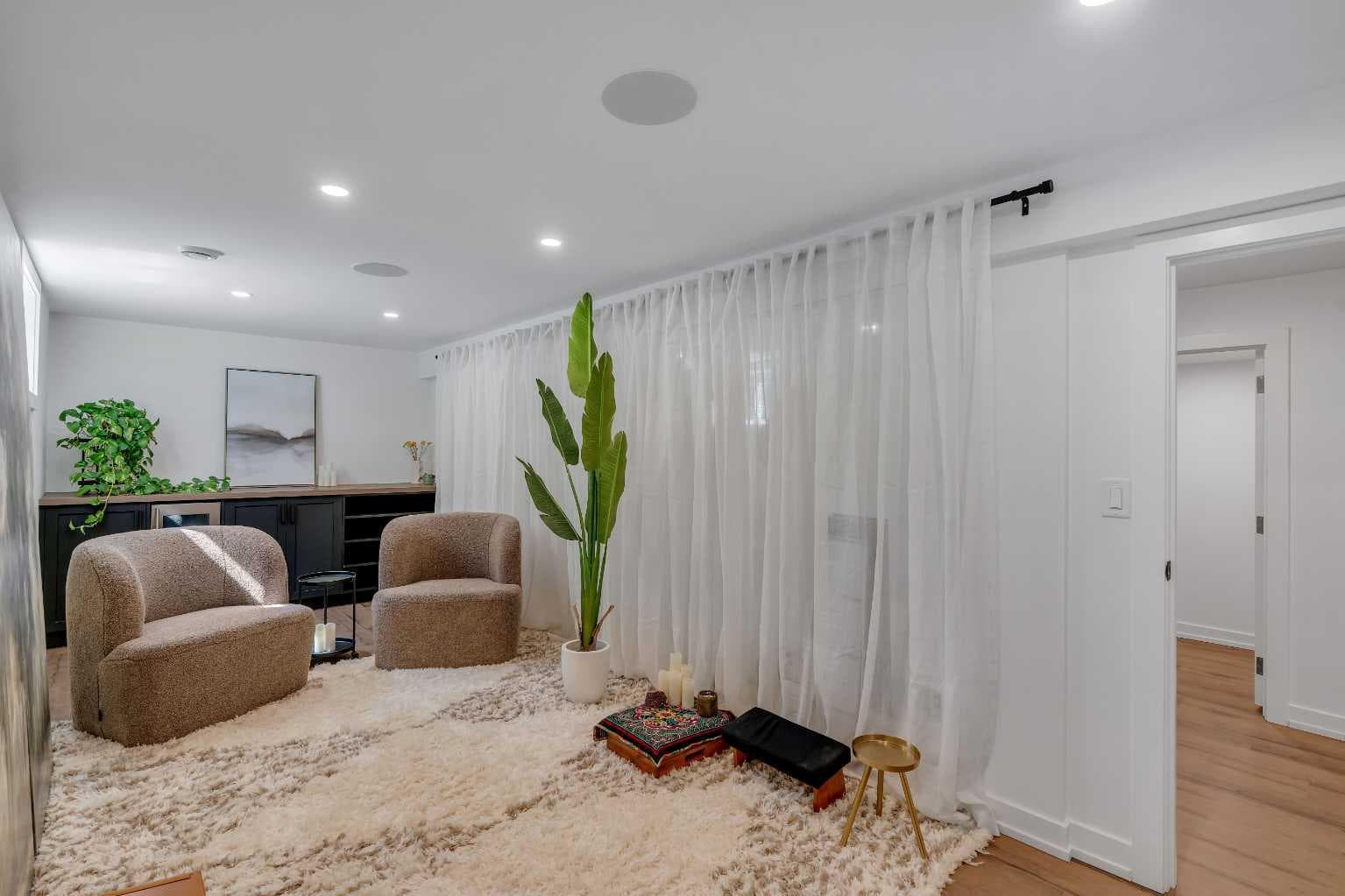 817 Rideau Road SW
