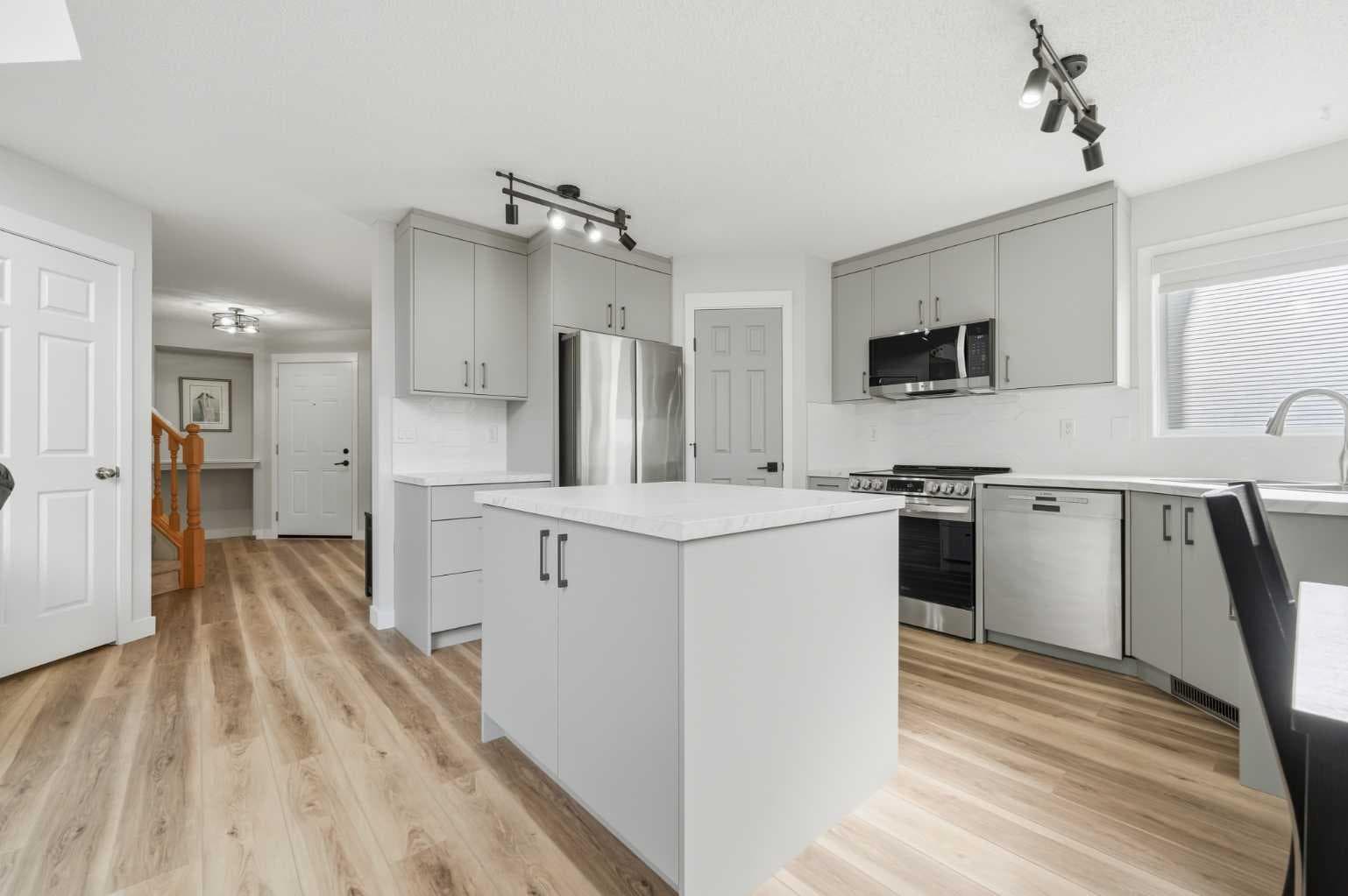 72 Arbour Crest Road NW