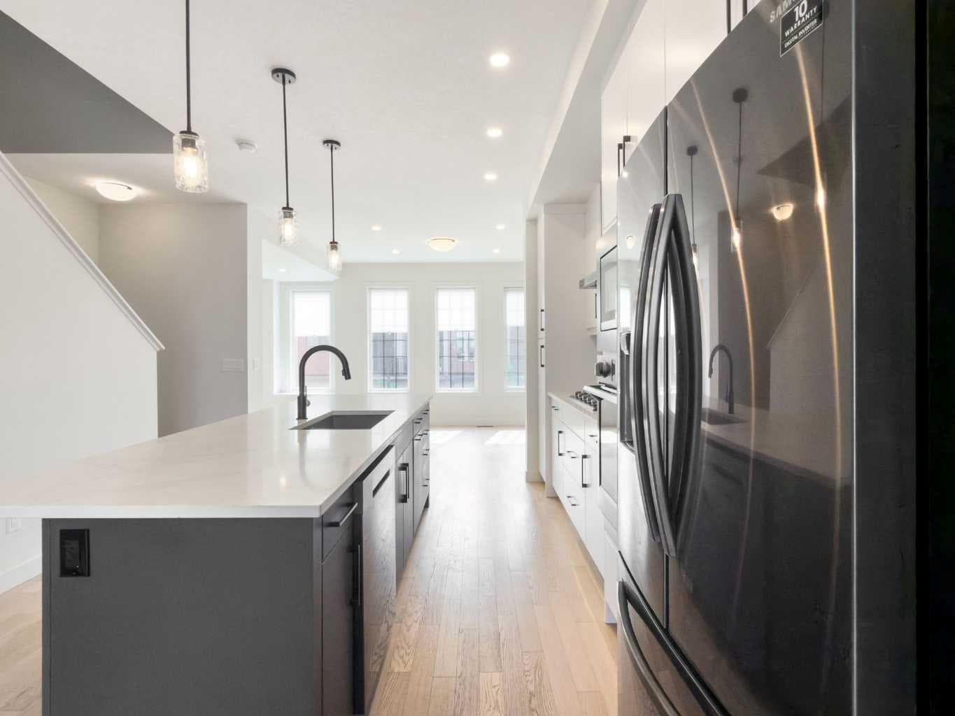 204, 81 Greenbriar Place NW
