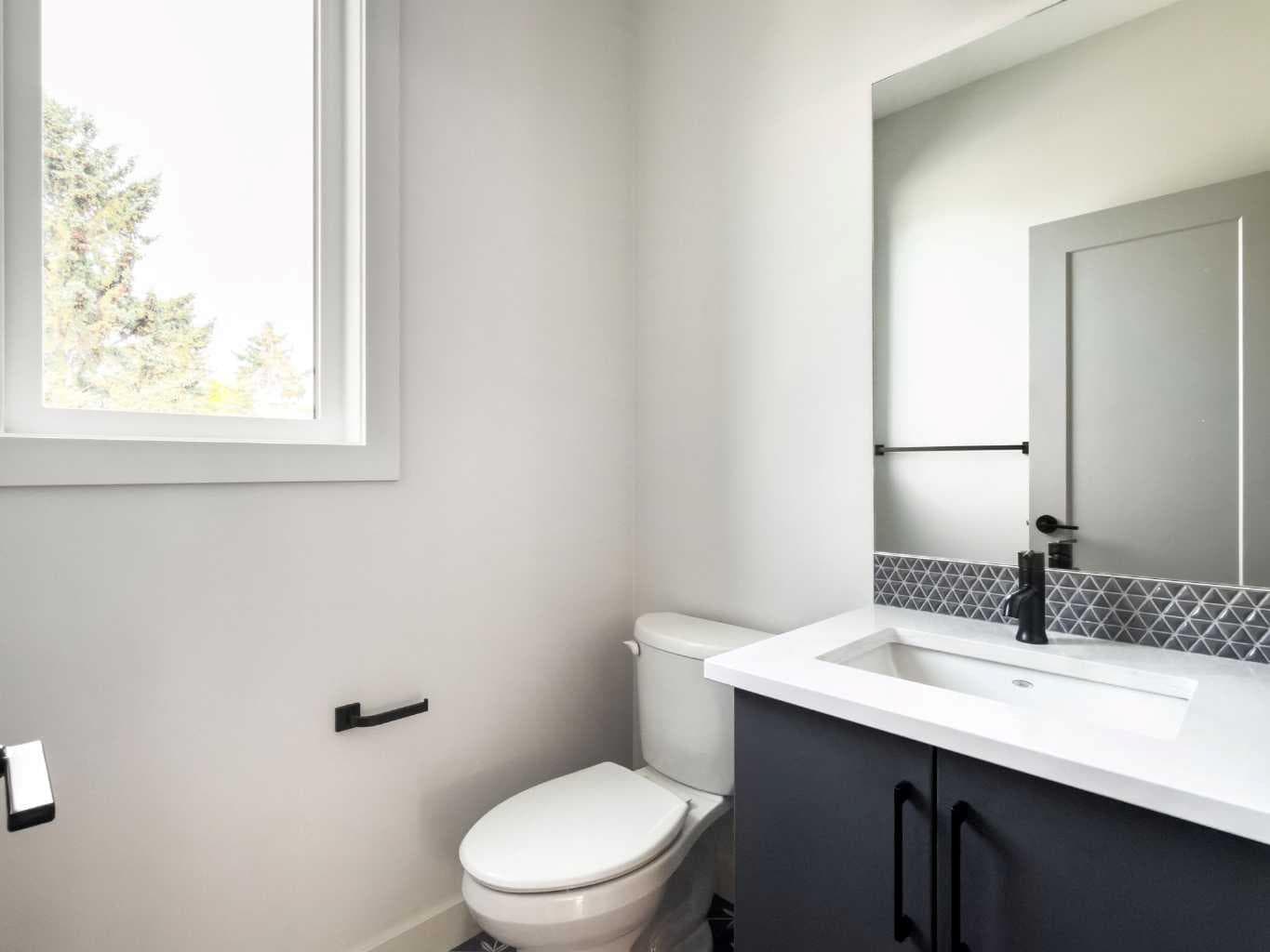 204, 81 Greenbriar Place NW