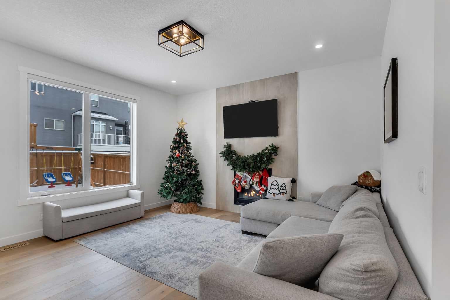 202 Kinniburgh Crescent 