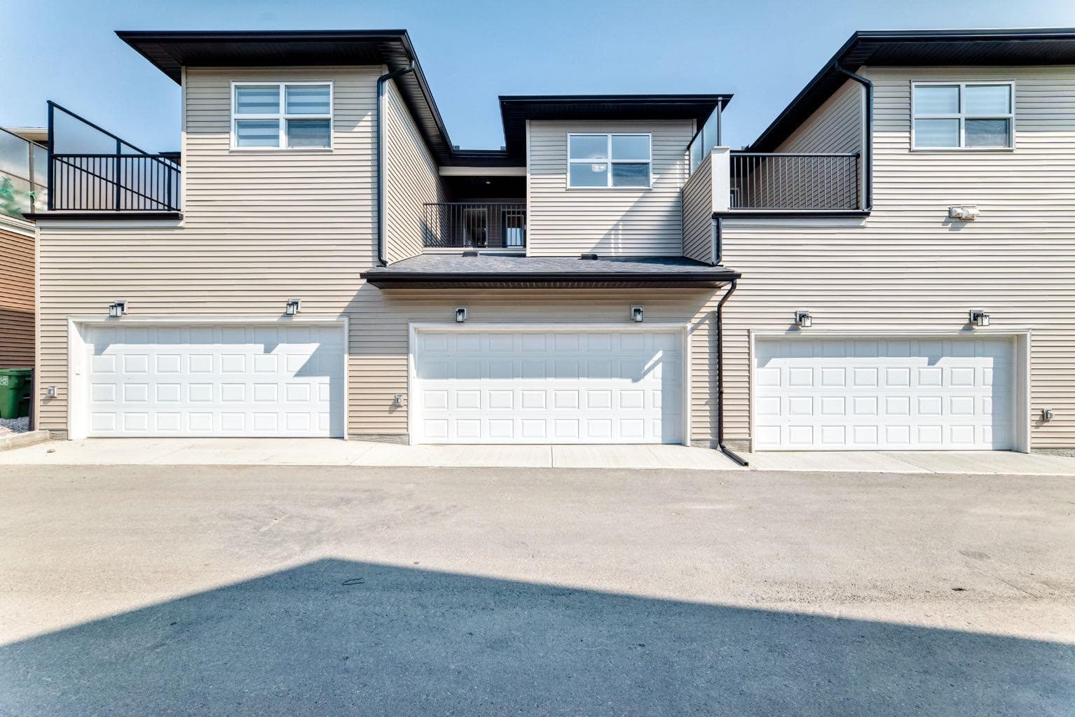 1069 Bayview Crescent SW