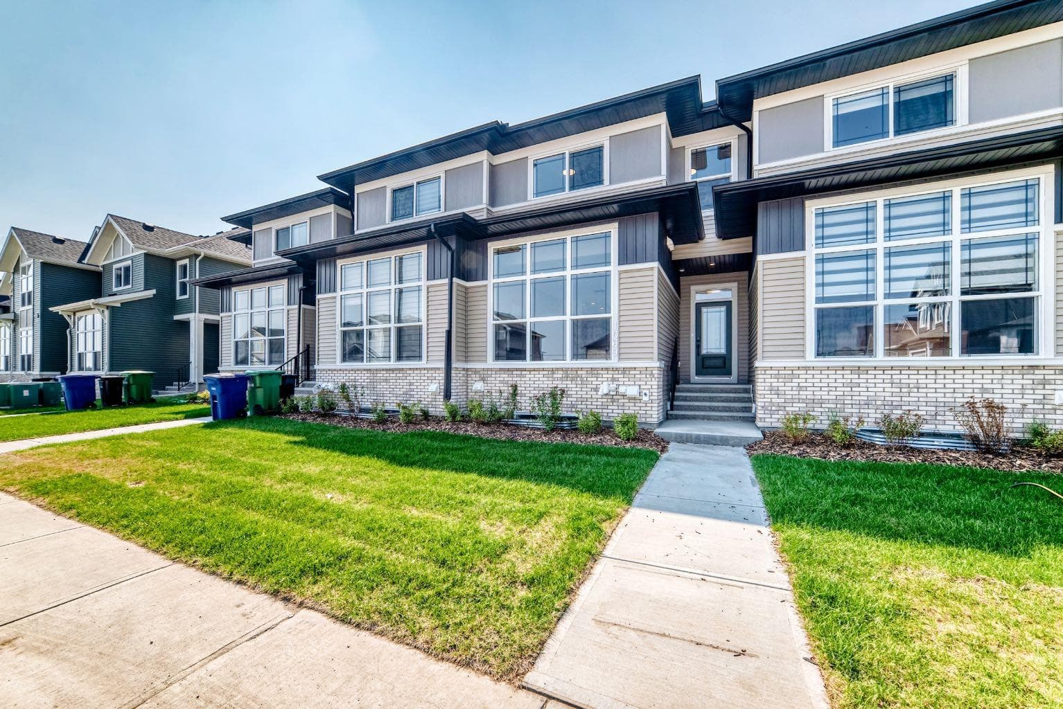 1069 Bayview Crescent SW
