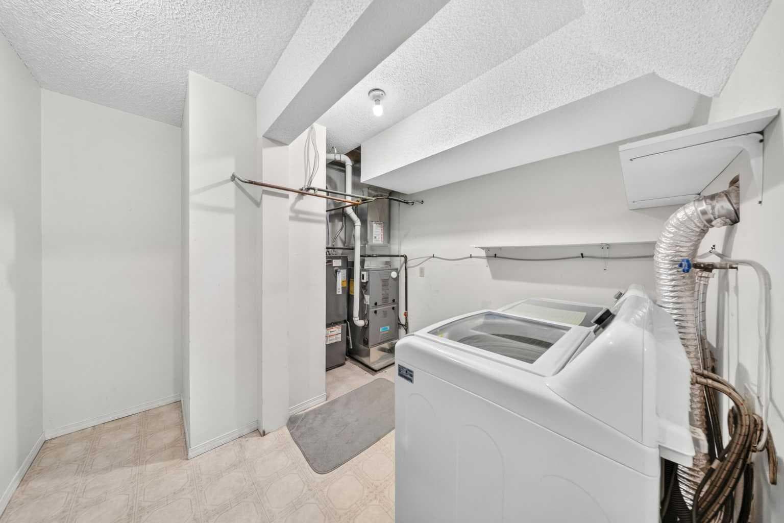 711, 200 Brookpark Drive SW