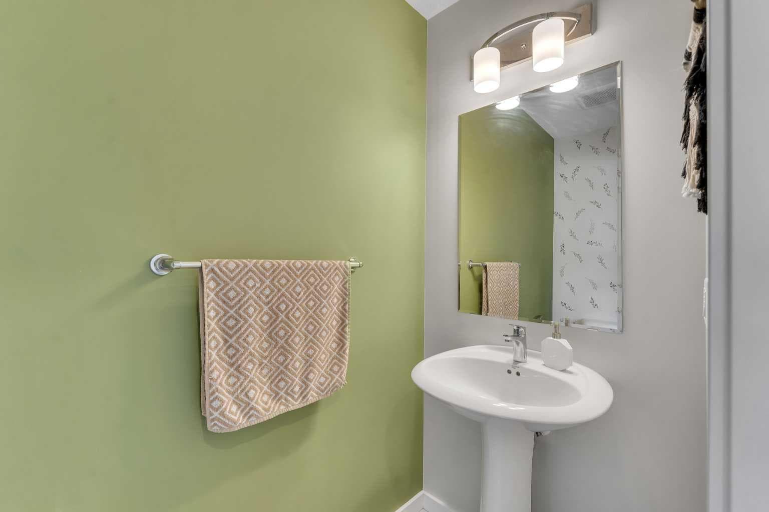 124, 31 Red Embers Parade NE