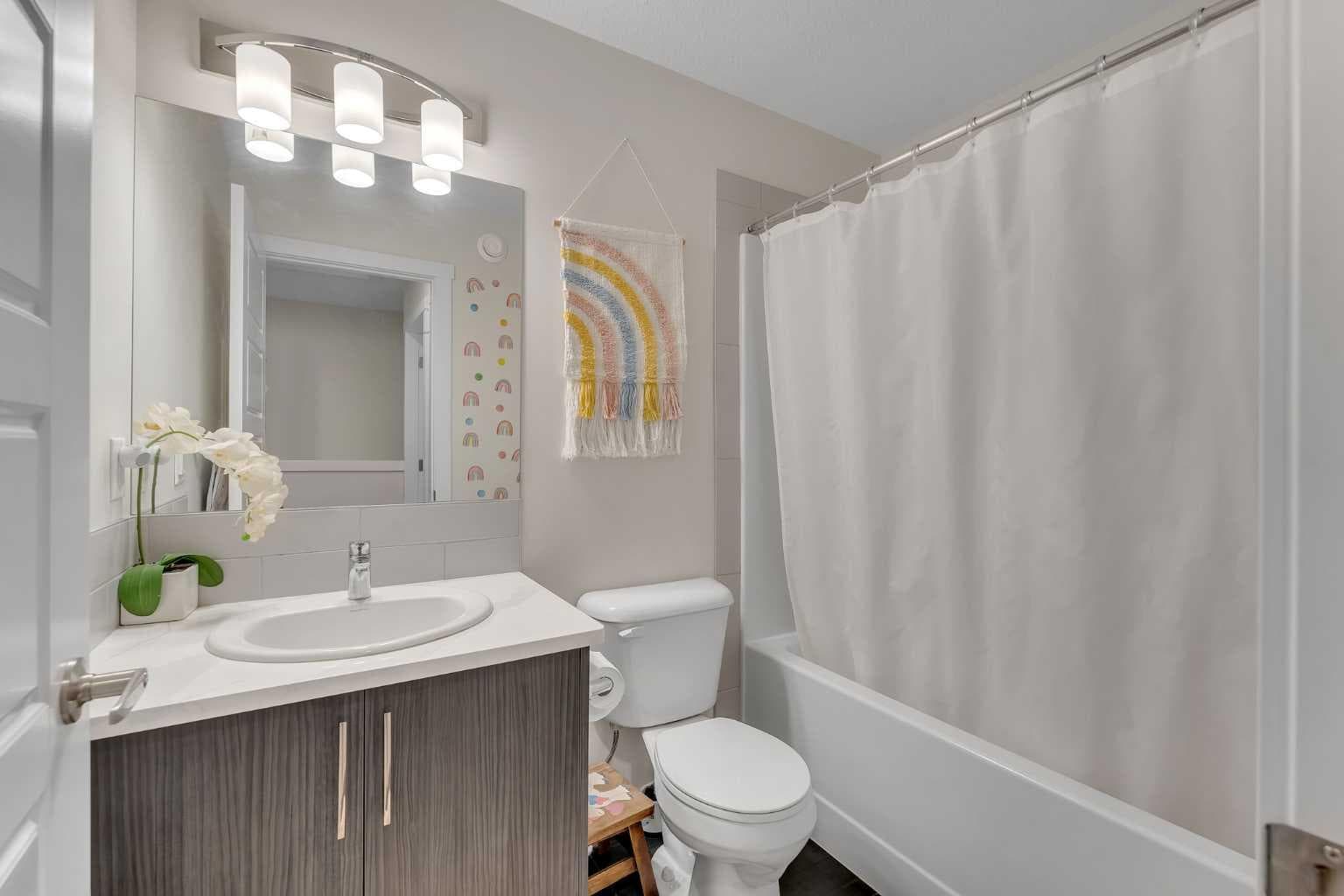 124, 31 Red Embers Parade NE