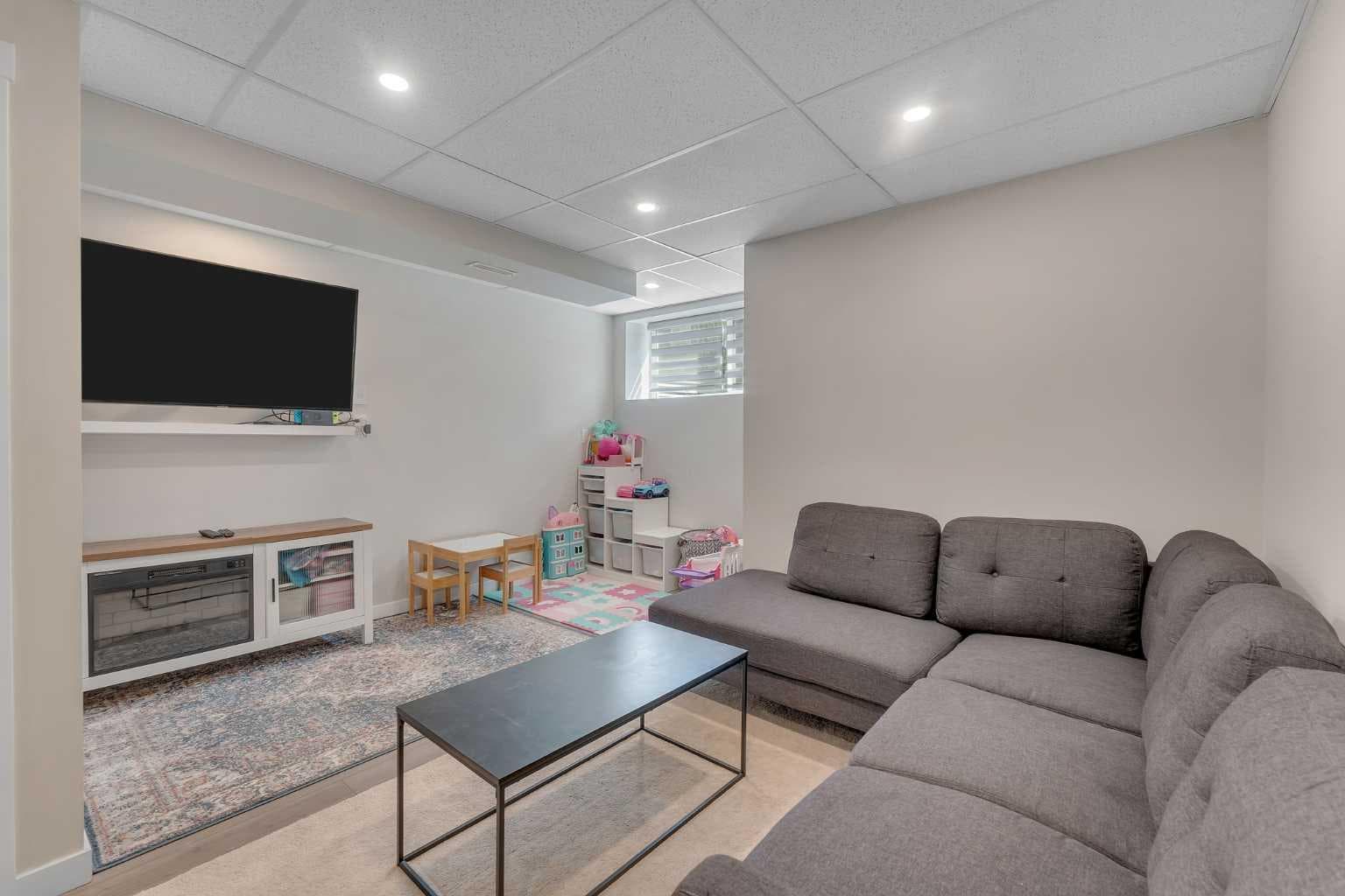 124, 31 Red Embers Parade NE