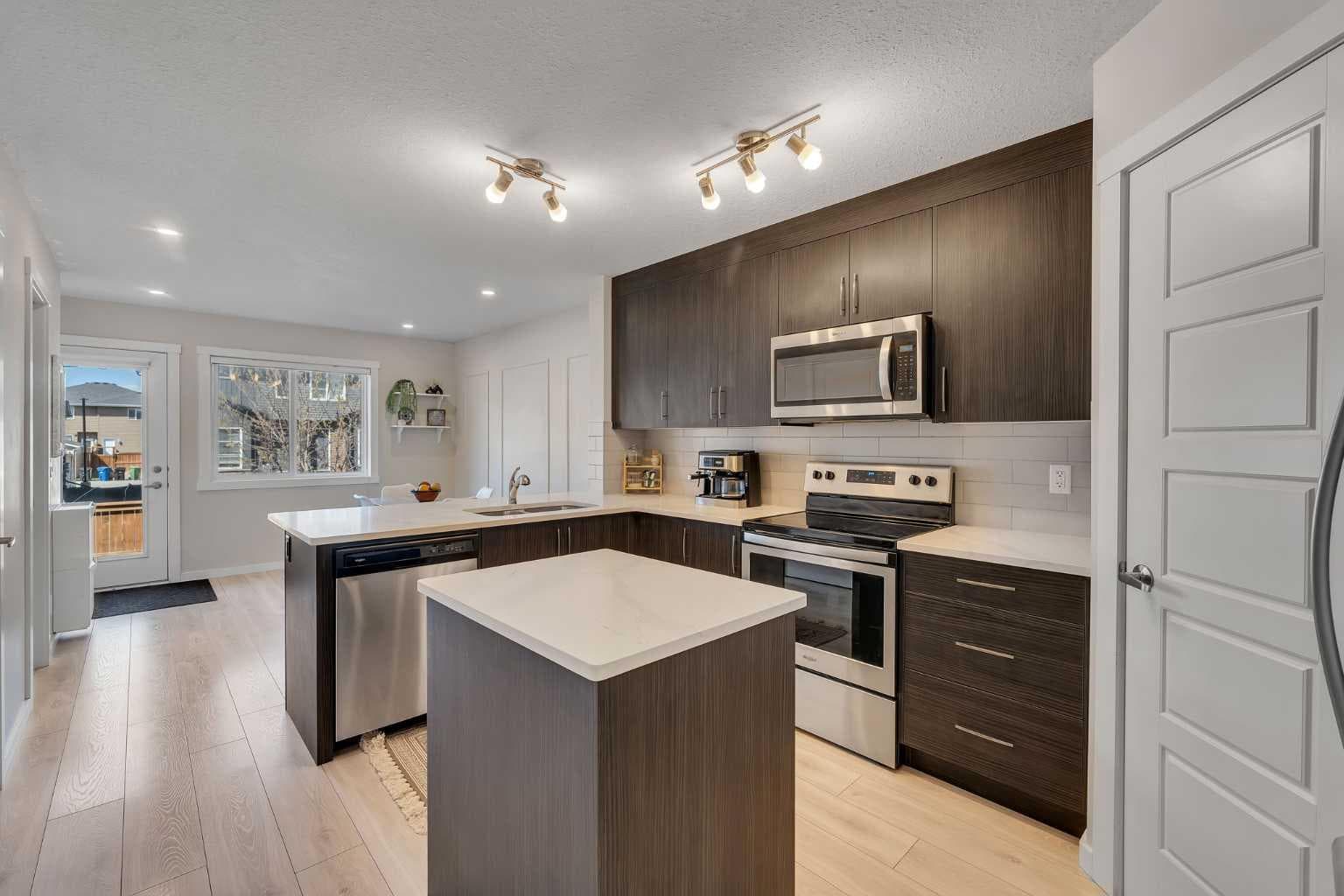 124, 31 Red Embers Parade NE