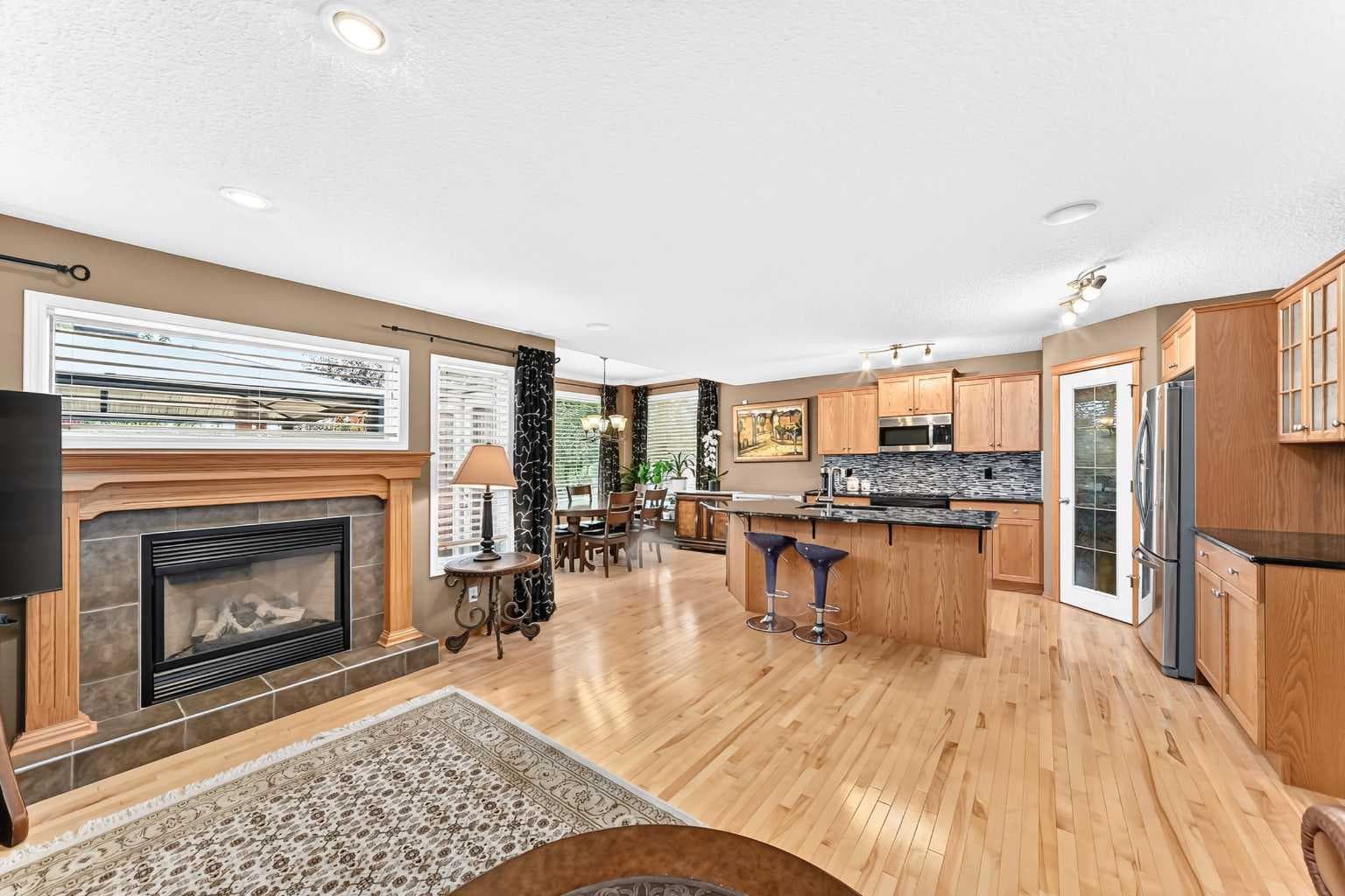 144 Cougarstone Common SW