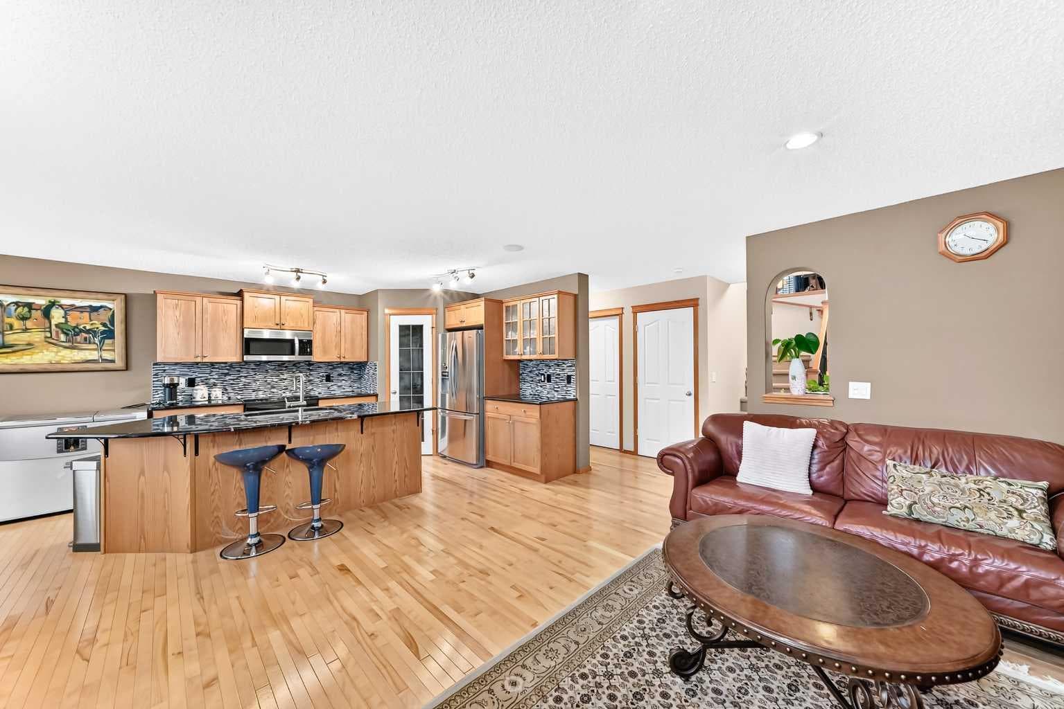 144 Cougarstone Common SW