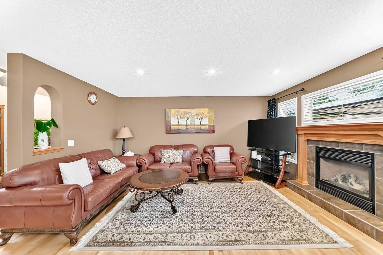 144 Cougarstone Common SW