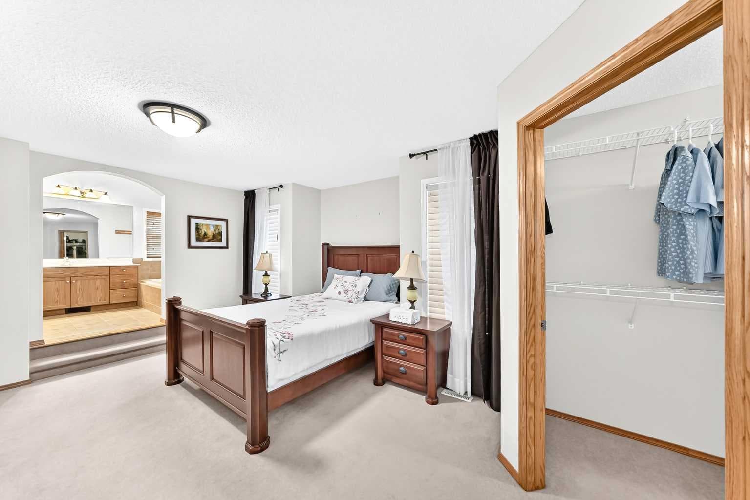 144 Cougarstone Common SW