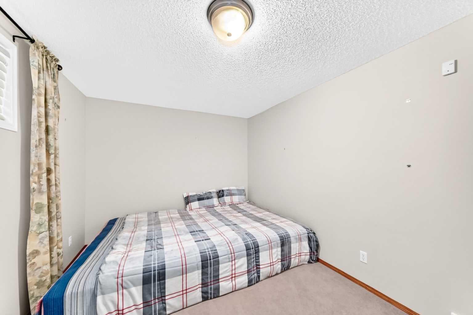144 Cougarstone Common SW