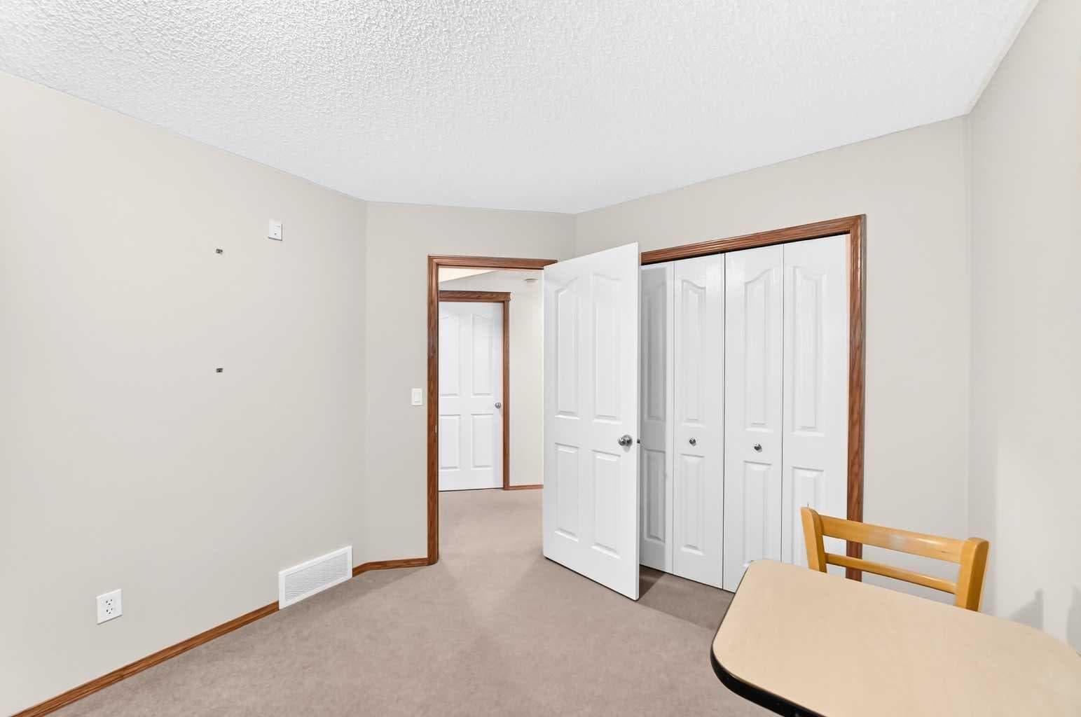 144 Cougarstone Common SW