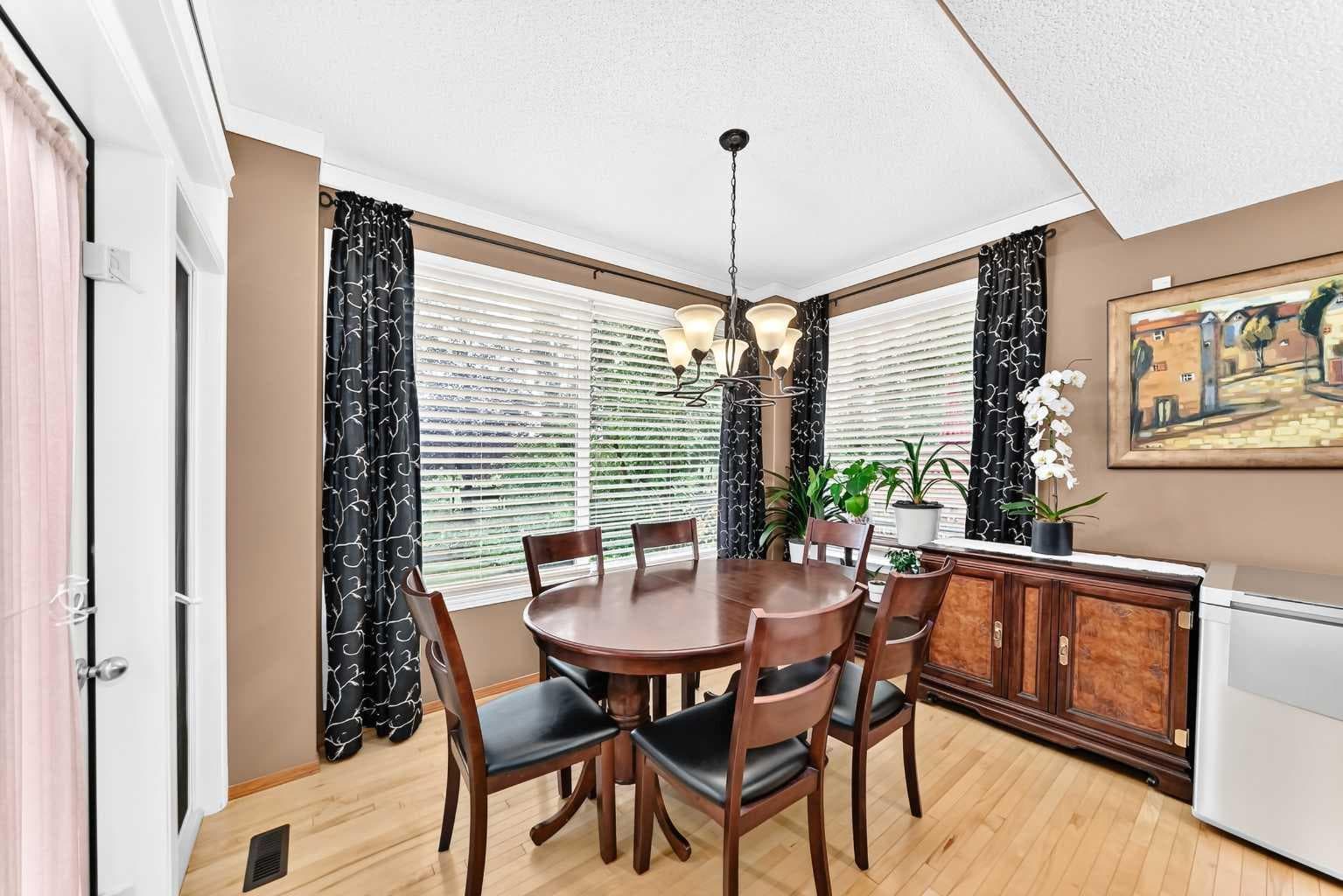 144 Cougarstone Common SW