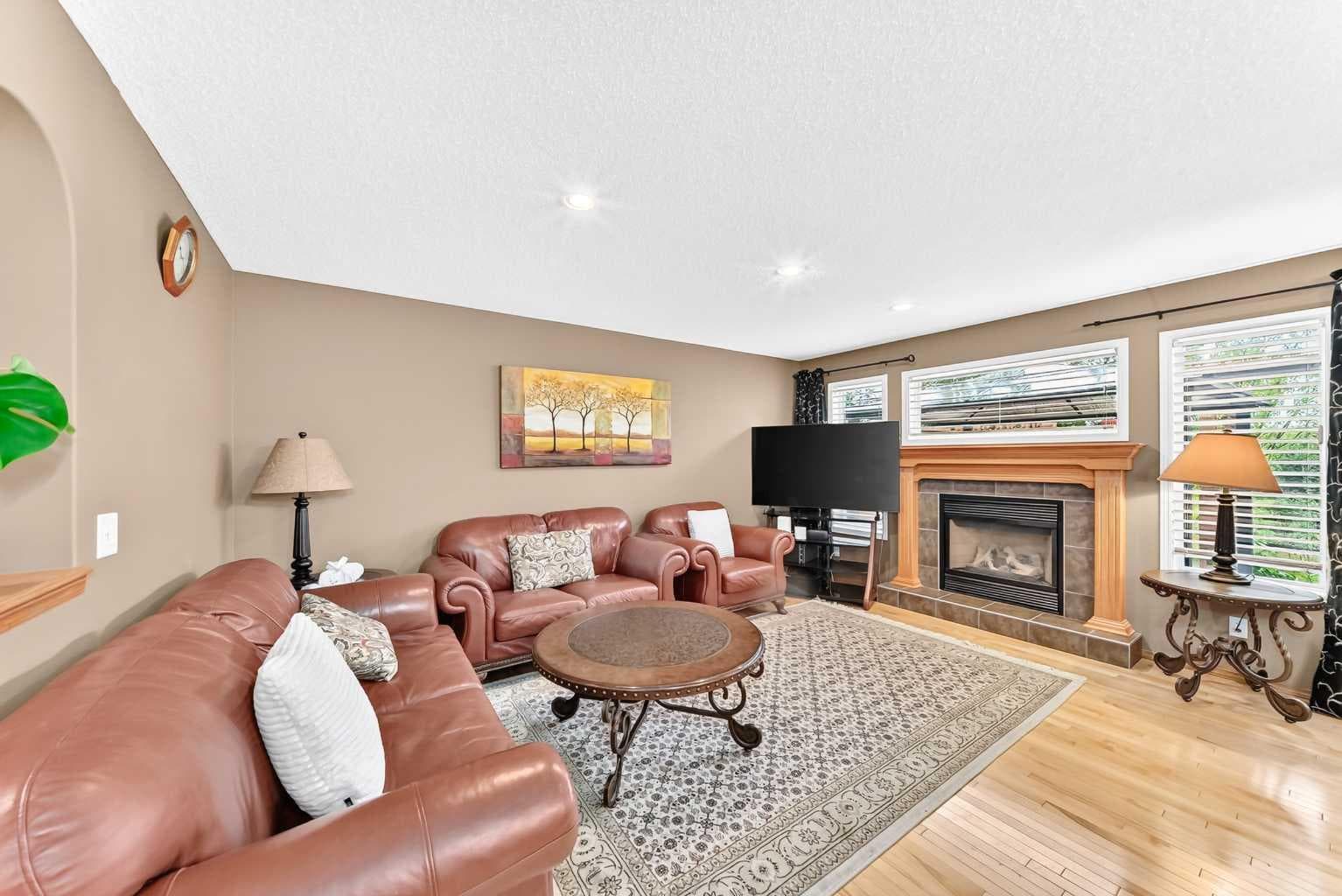 144 Cougarstone Common SW