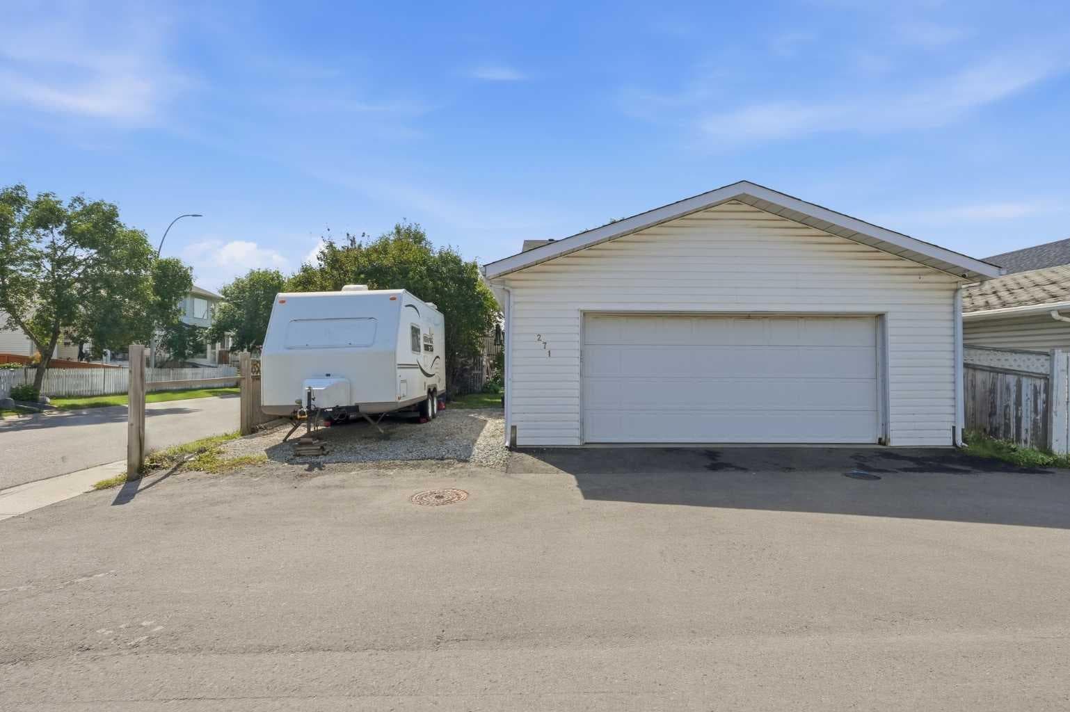 271 Erin Meadow Close SE