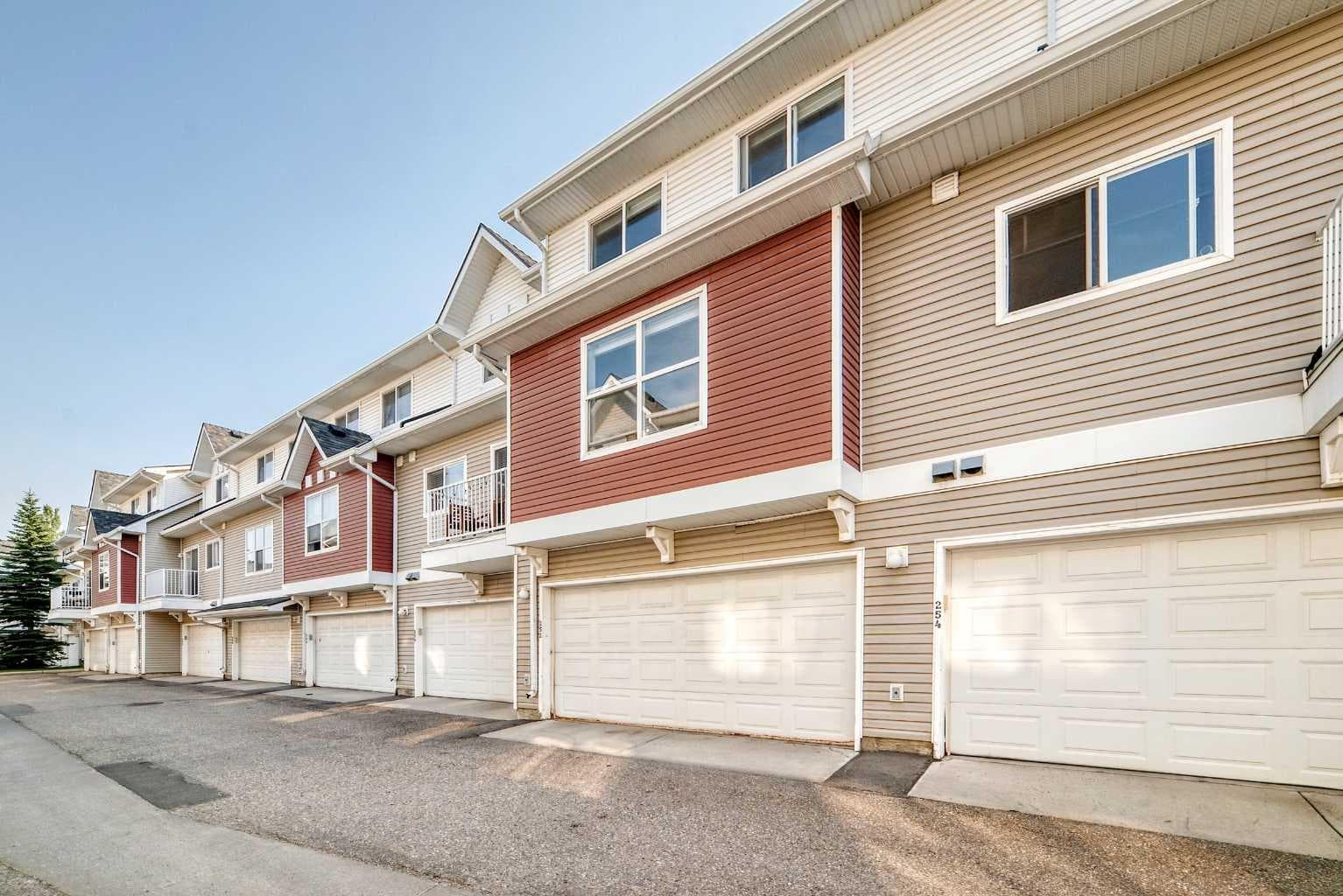 252 McKenzie Towne Link SE