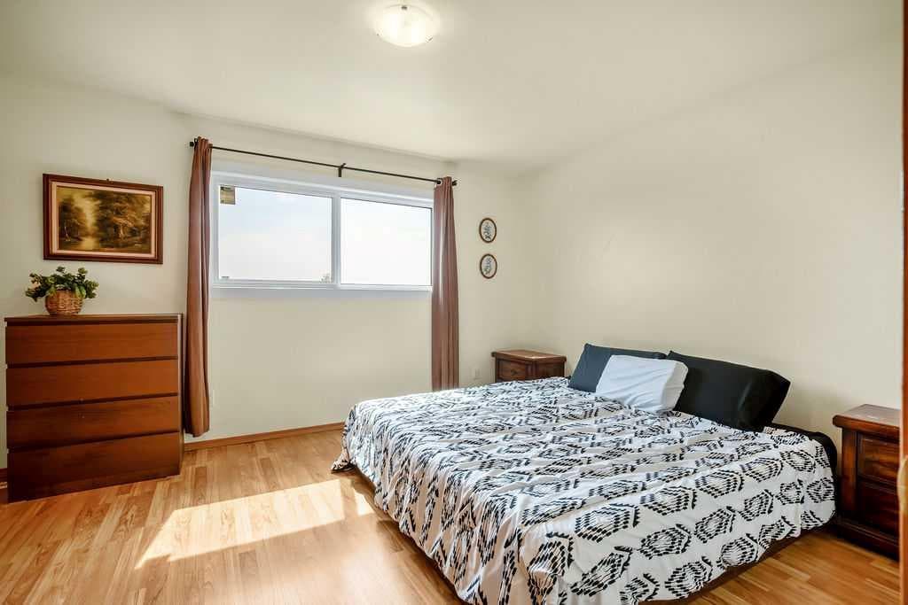 115 5 St  