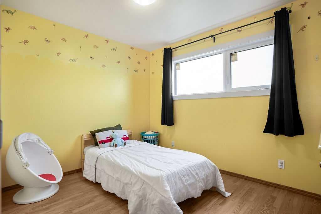 115 5 St  