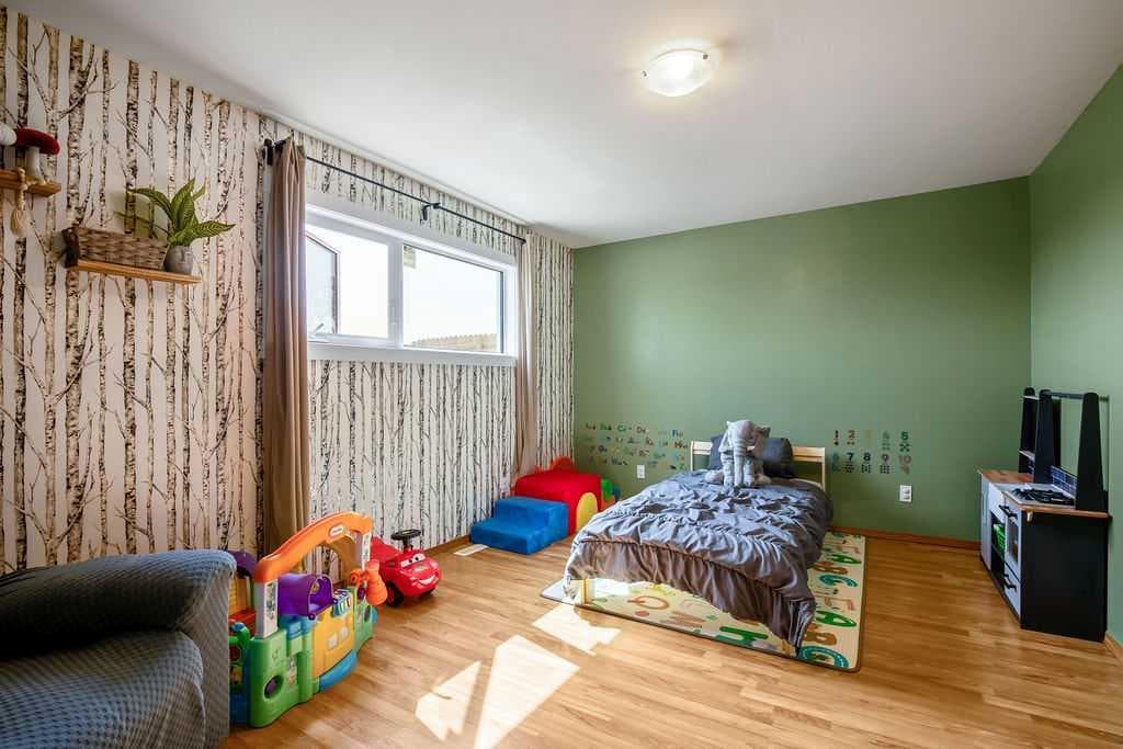 115 5 St  