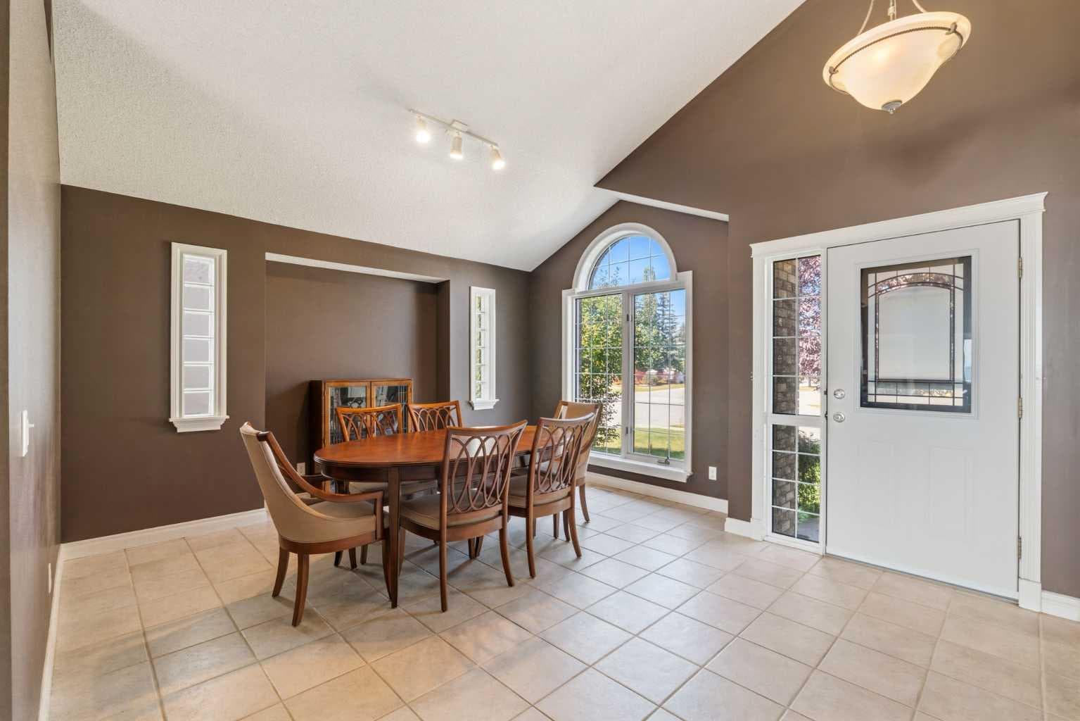 215 Rocky Ridge Drive NW