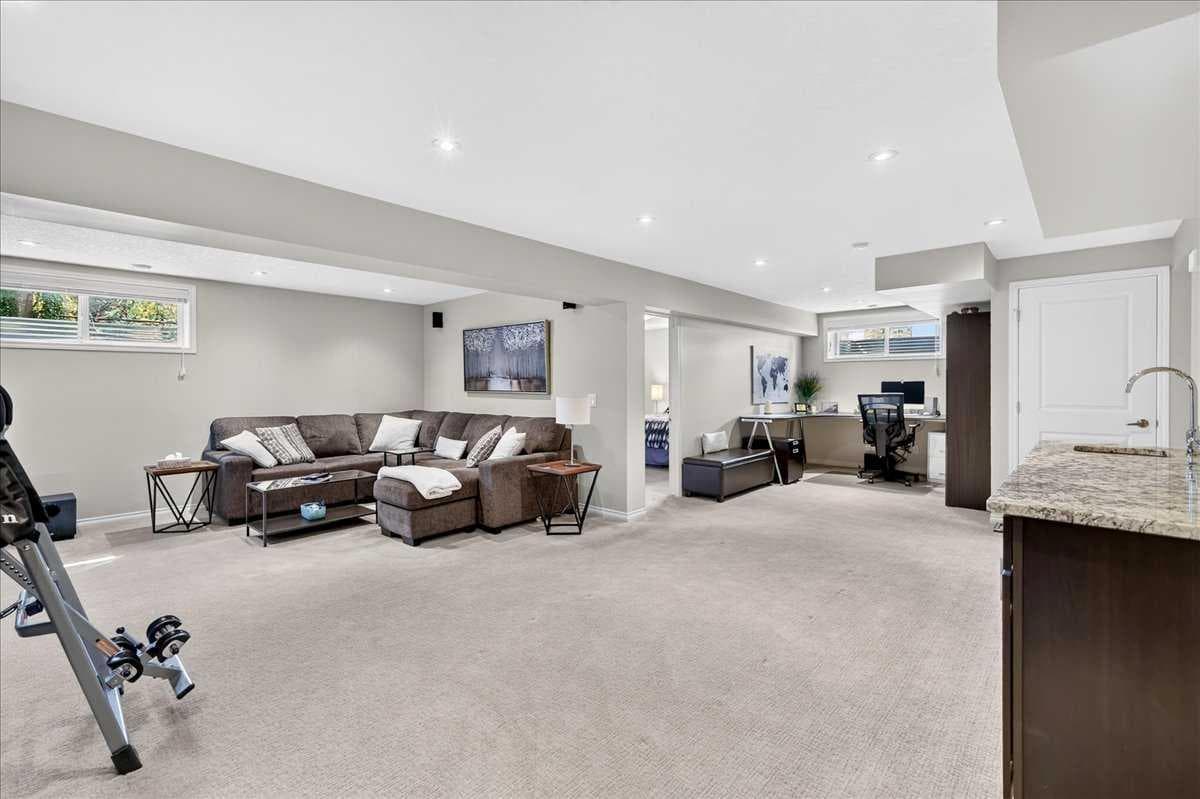 122 Royal Birkdale Crescent NW