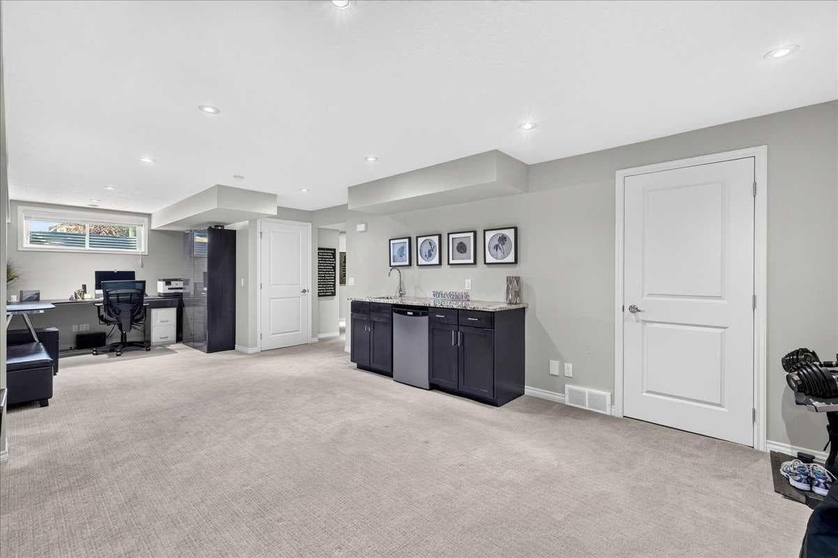 122 Royal Birkdale Crescent NW