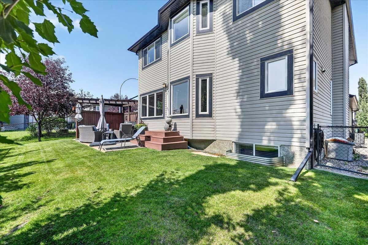122 Royal Birkdale Crescent NW
