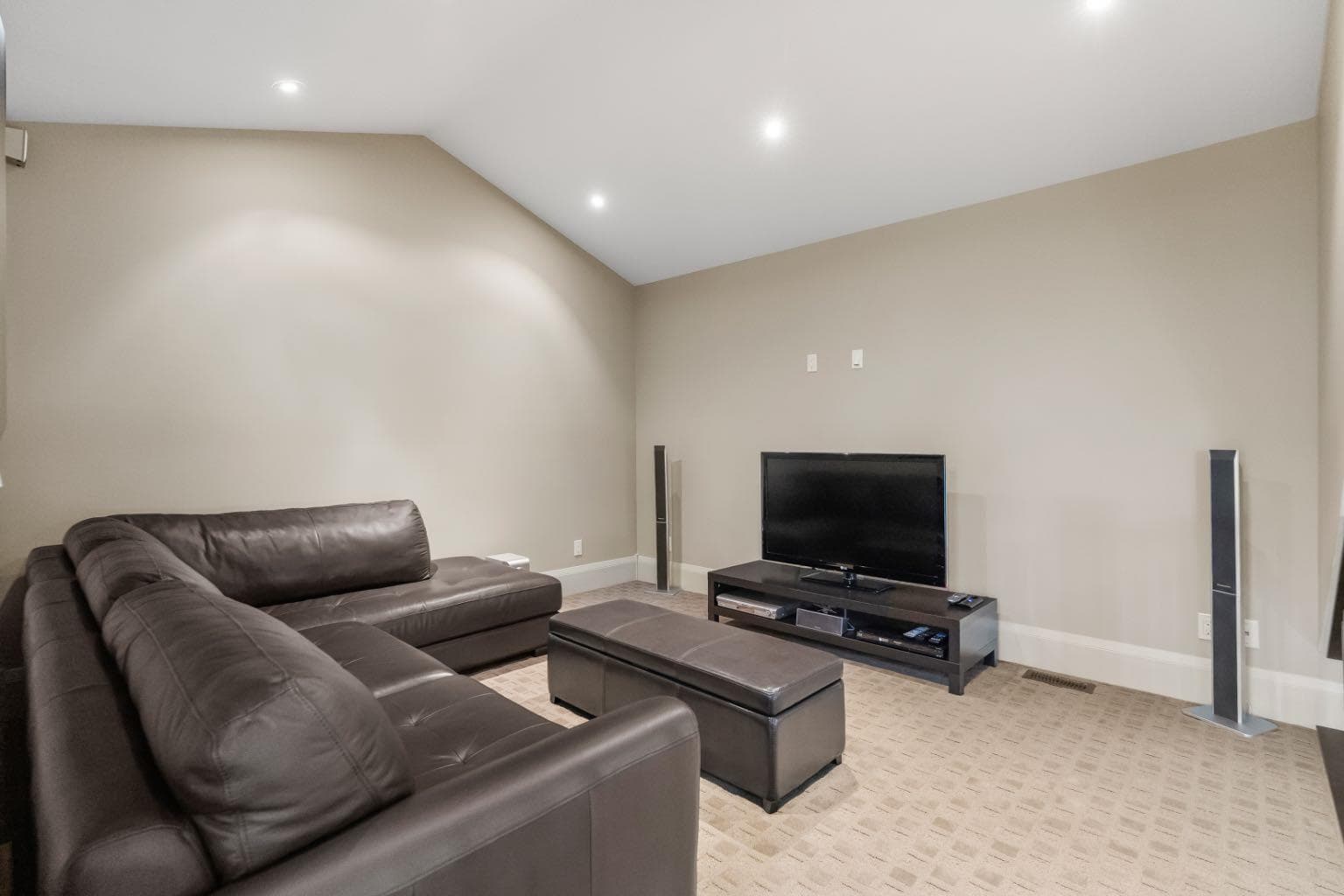 136 Posthill Drive SW