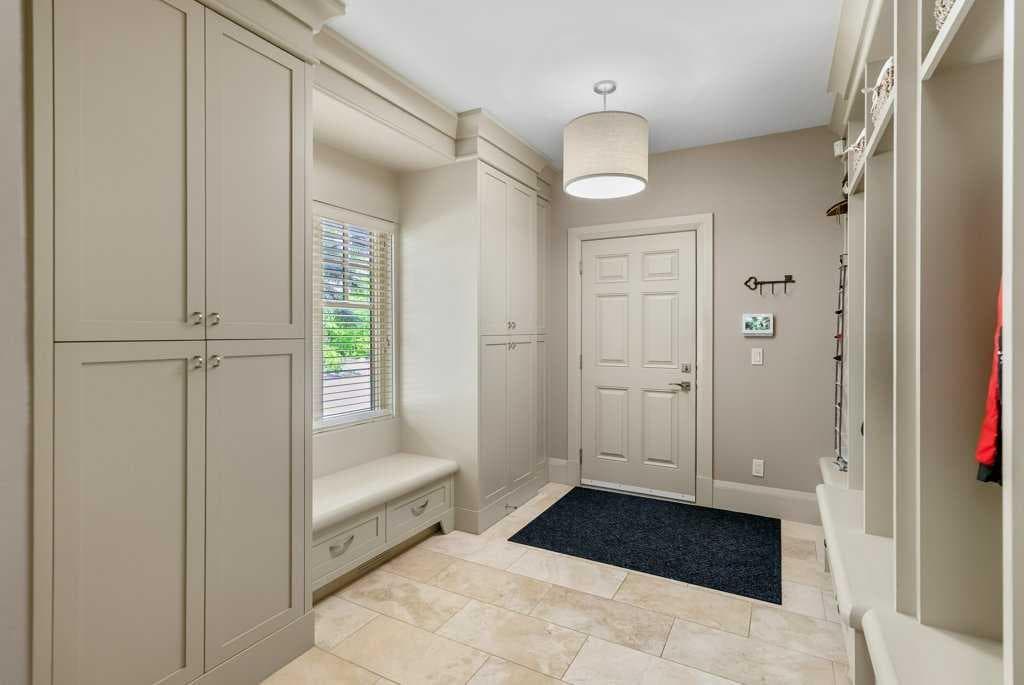 136 Posthill Drive SW