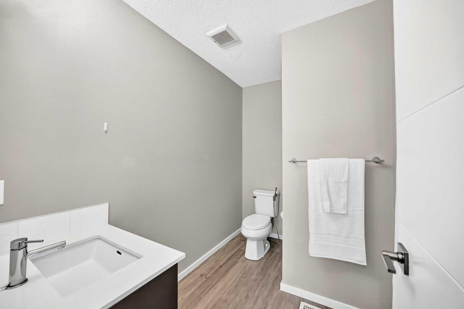 203, 120 Redstone Walk NE