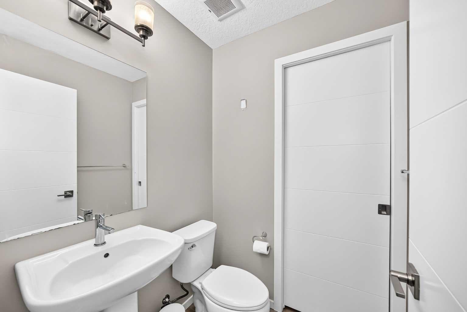 203, 120 Redstone Walk NE