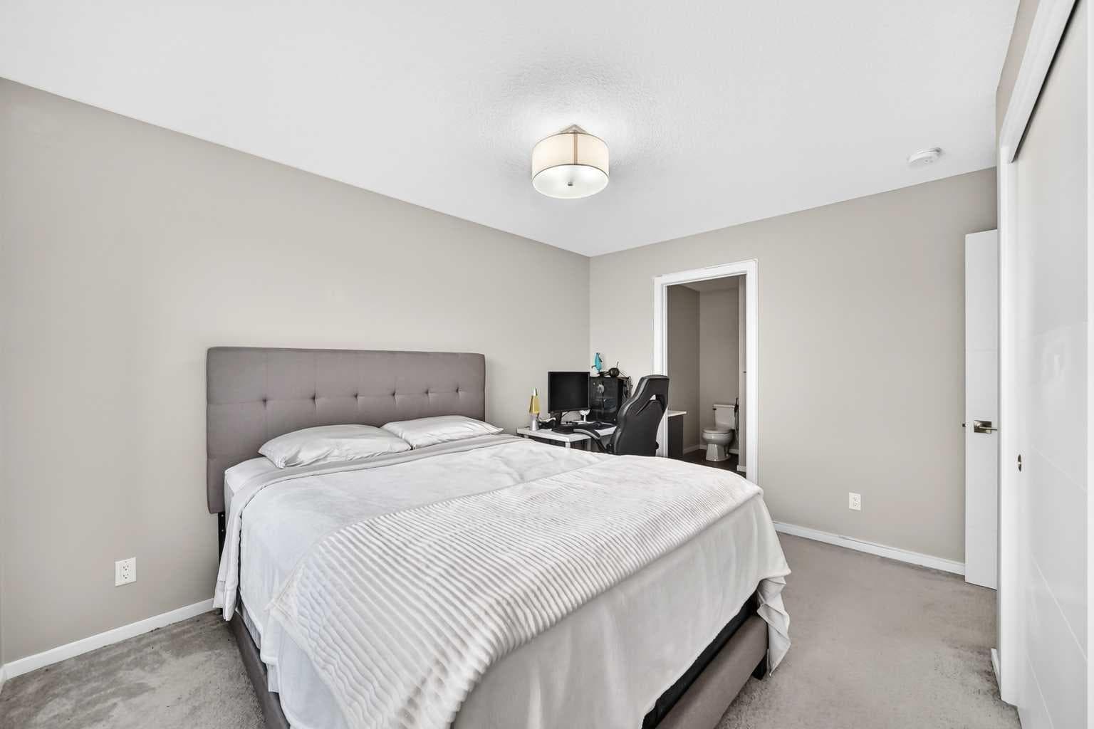 203, 120 Redstone Walk NE