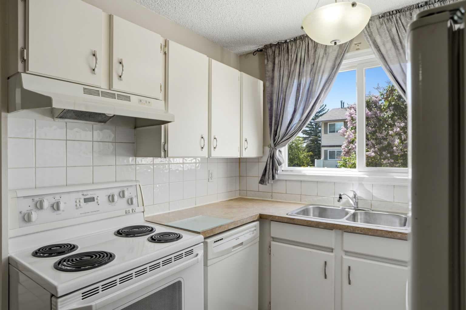 35, 740 Bracewood Drive SW