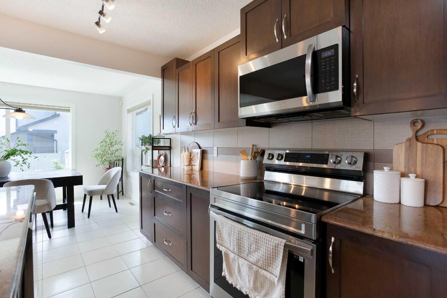 2 Kingston View SE