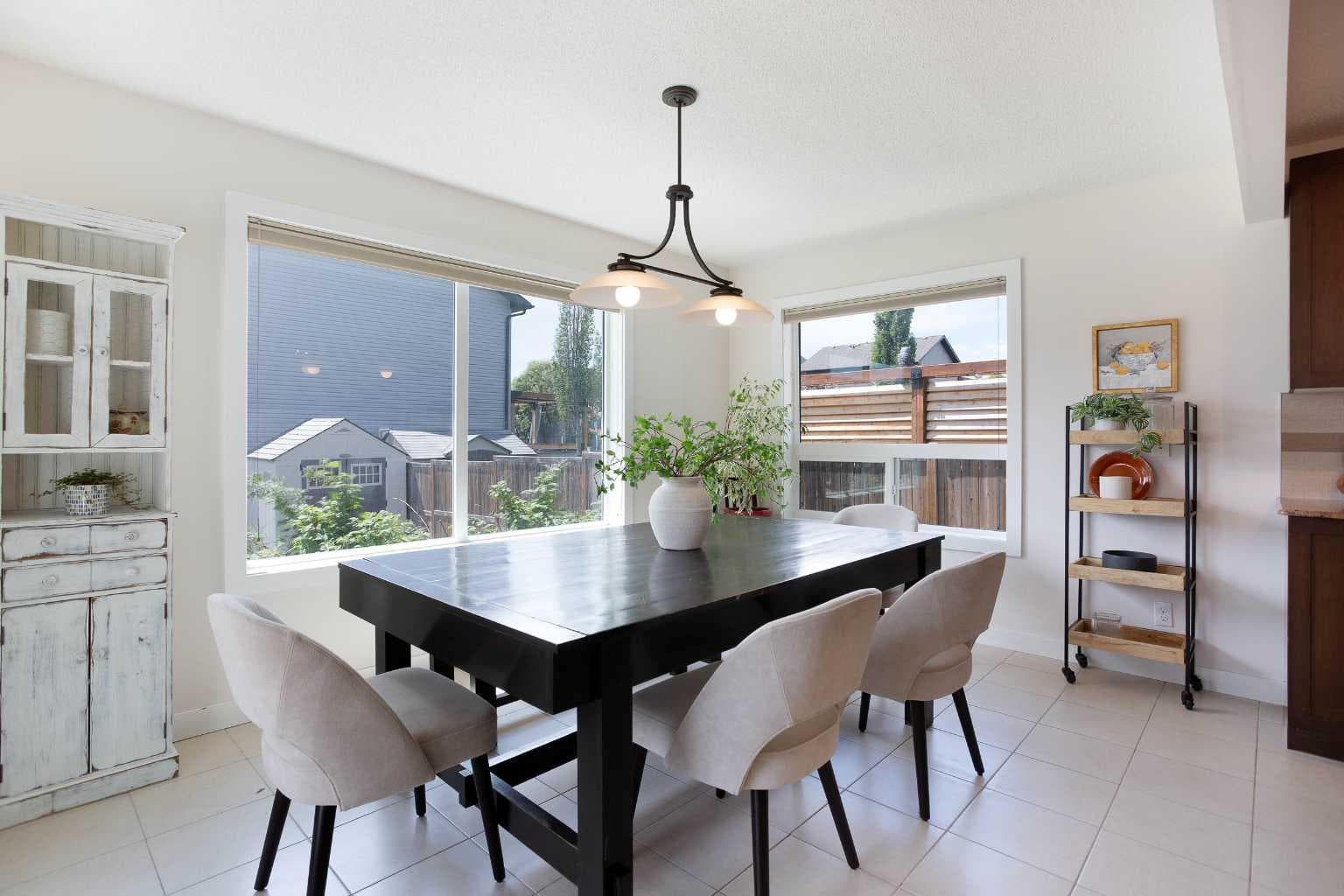 2 Kingston View SE