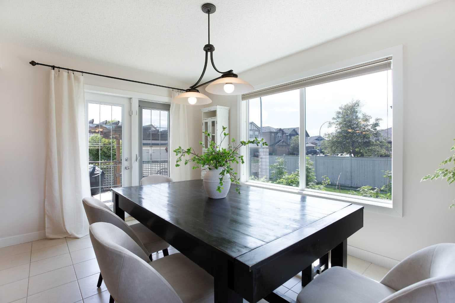 2 Kingston View SE