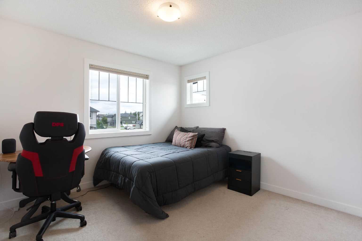 2 Kingston View SE