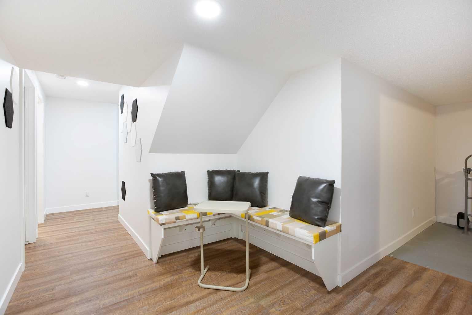 2 Kingston View SE